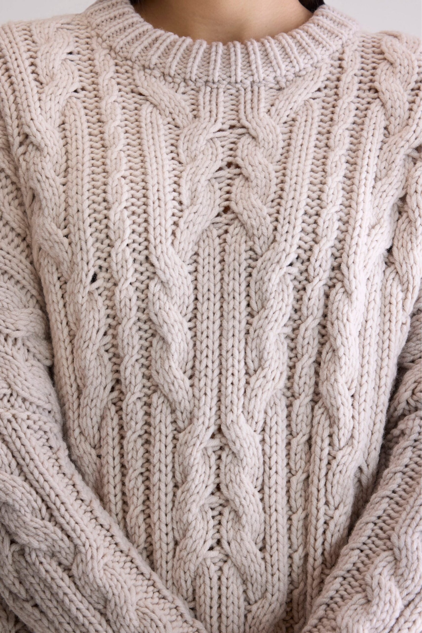 nesk cable knit sweater (252 / w / sable)